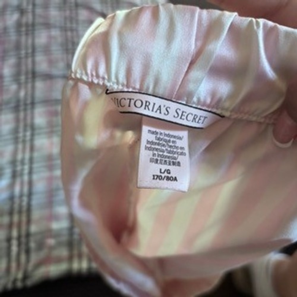 Victoria's Secret Pink Striped Satin Sleep Lounge Shorts L Elastic Waist - Picture 3 of 3